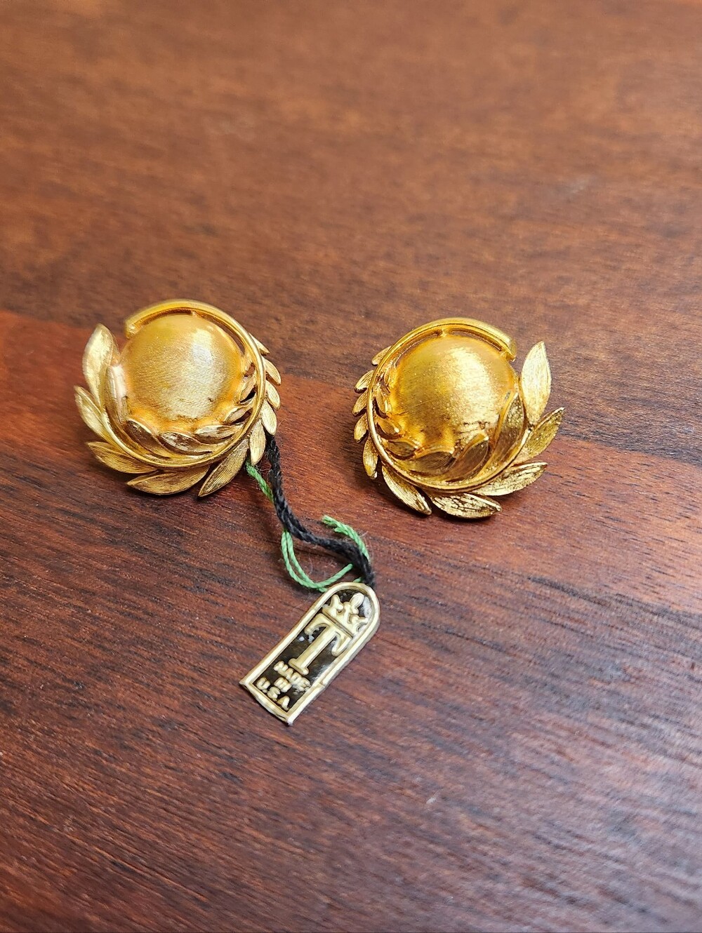 Vintage Trifari Gold Leaf Wreath Clip-On Earrings With Original Tag